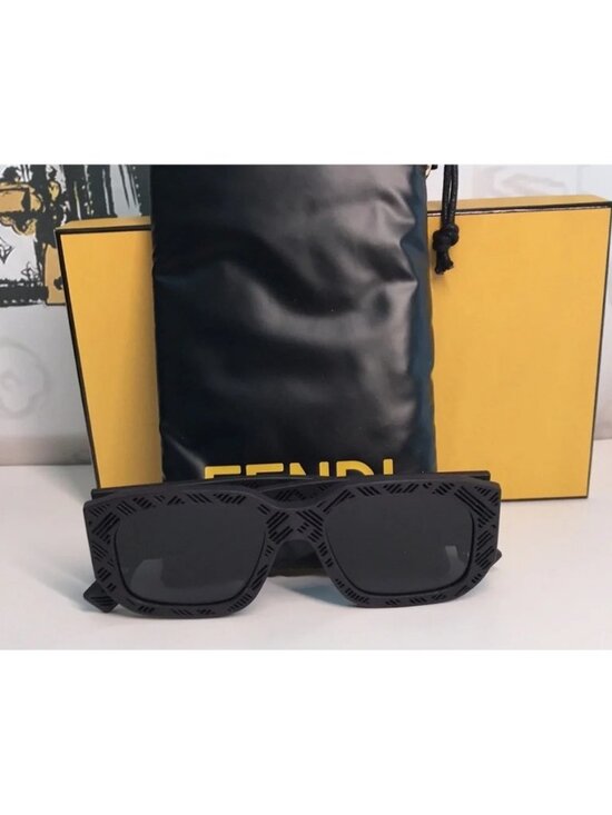 NEW Authentic Fendi FE40113I 02A Sunglasses – Matte Black / Smoke 52mm – Full Pa